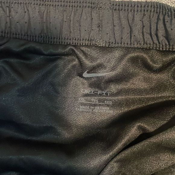 2 NWT Nike men’s blue and black large standard fit 4” length XXL shorts workout - Picture 9 of 11